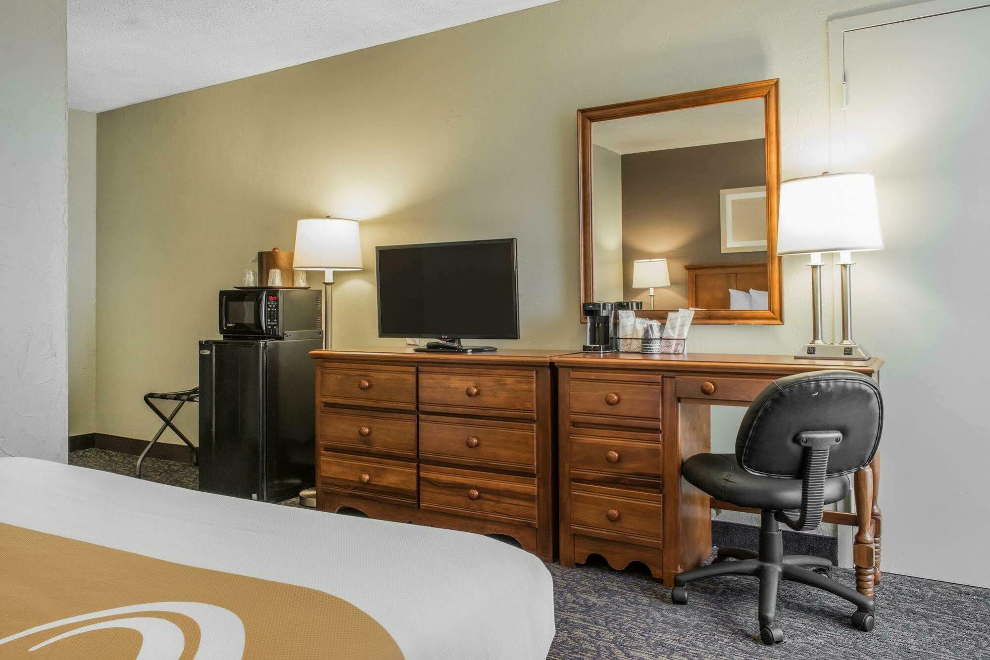 Quality Inn University Center Pittsburgh Eksteriør bilde